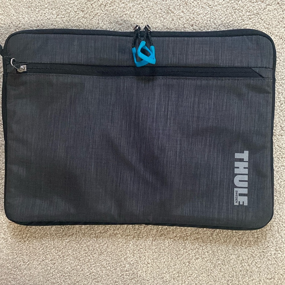 Like New! Thule Tablet Case